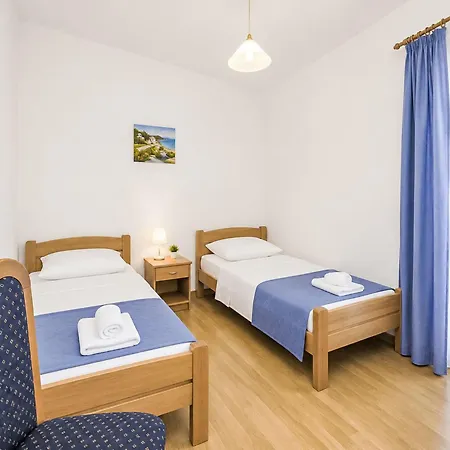 Appartement Ein Im Zweirosen By Interhome *